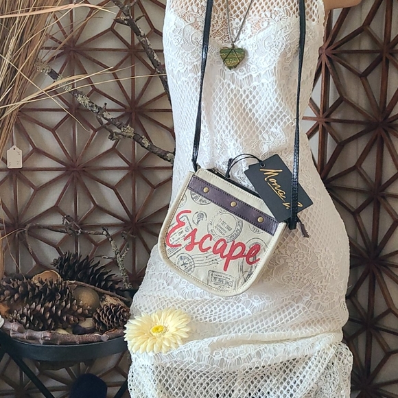 NEW NWT MONA B. ESCAPE ZIP  BAG - Picture 12 of 16